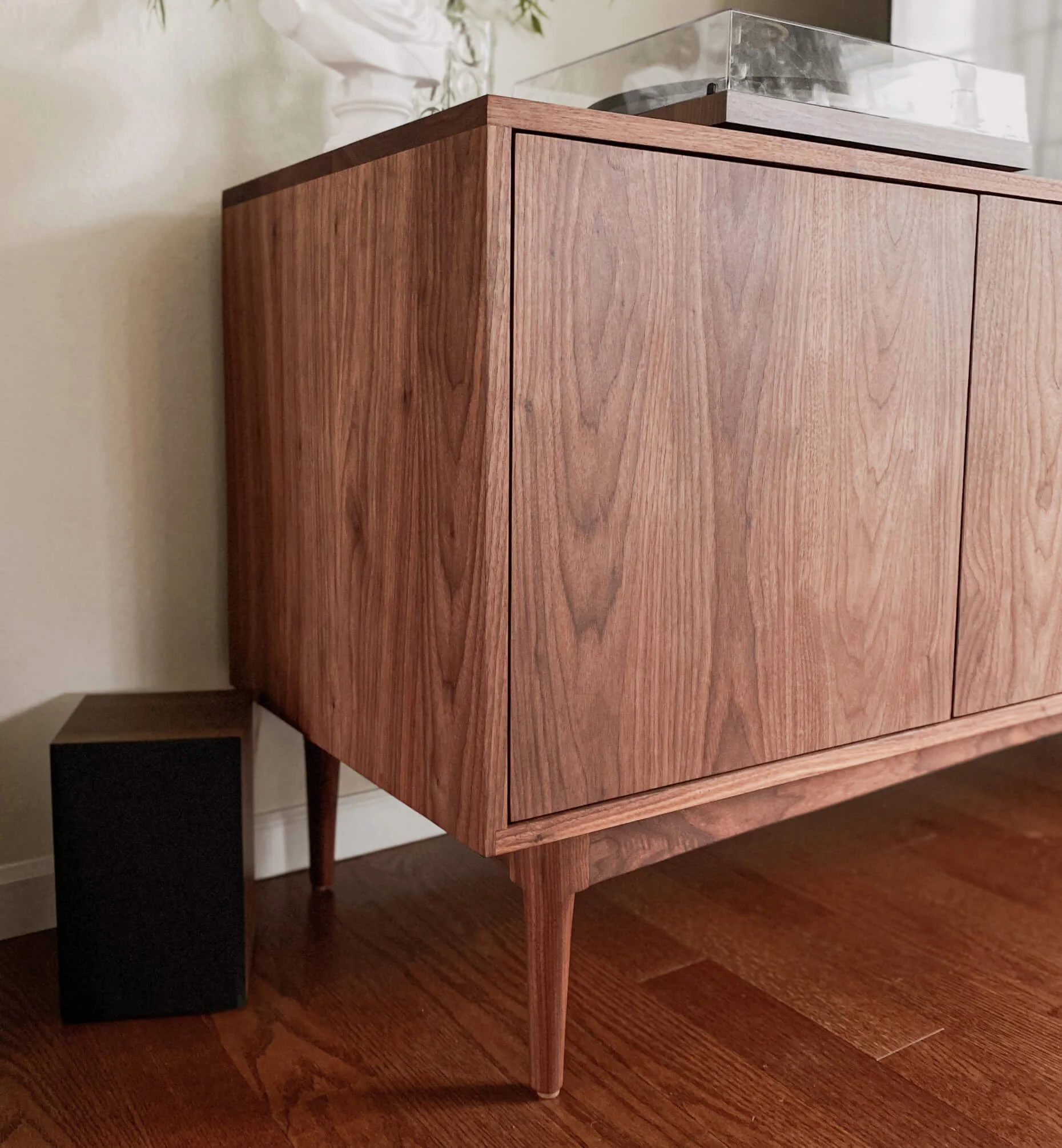 Emilia 4-Door Credenza - Image 4