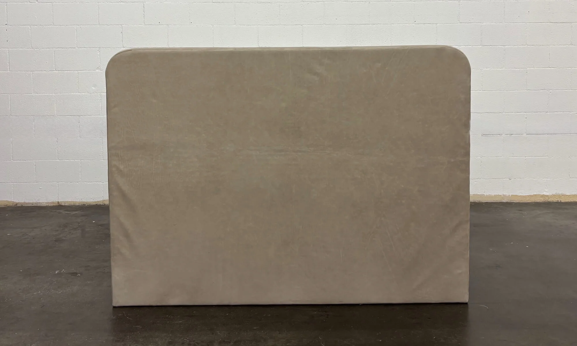Pippen Bed in Natural Latex and Leather - Cal King - Image 3