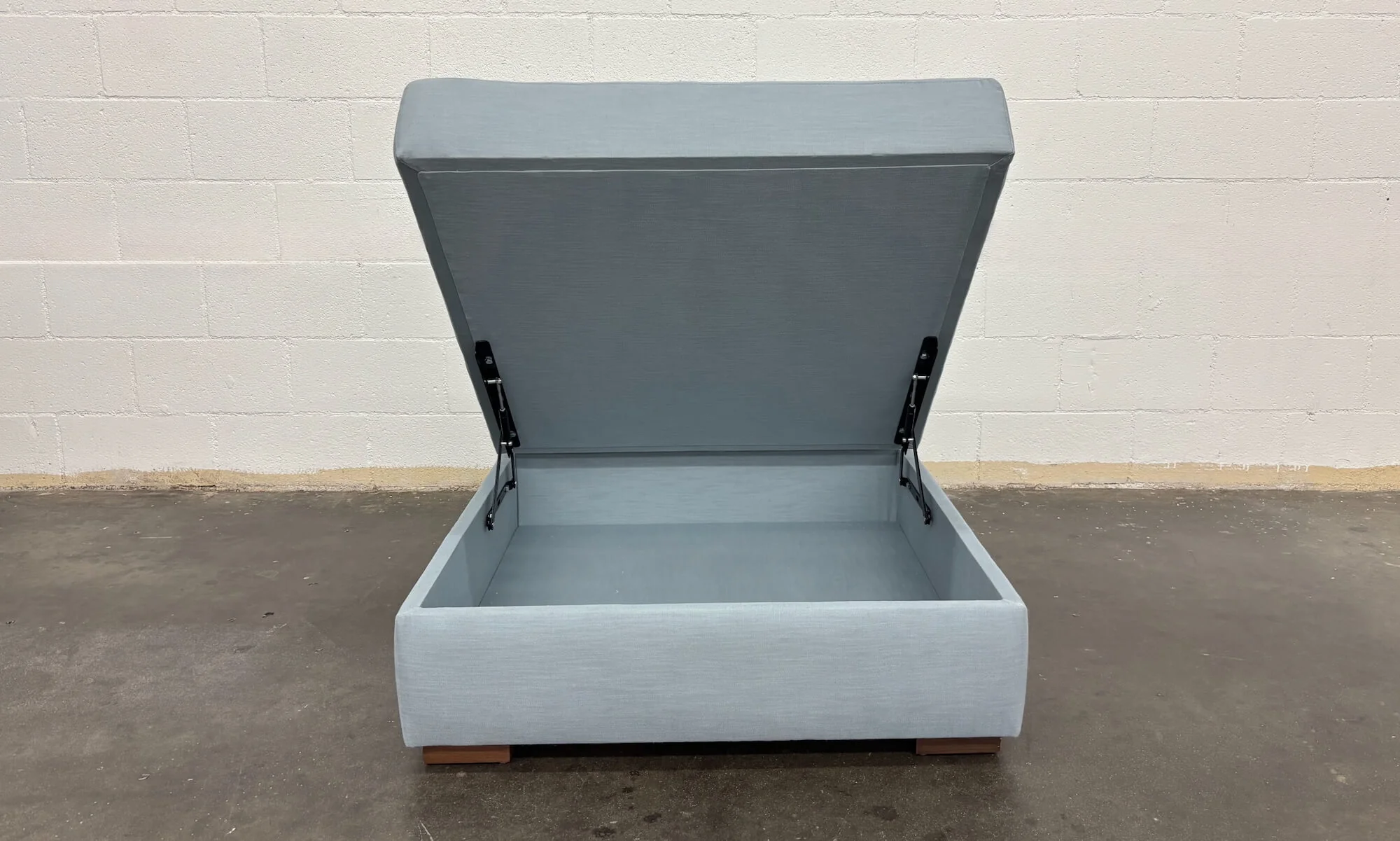 Zavis Sofa in Natural Latex and Idan Ottoman - Image 9